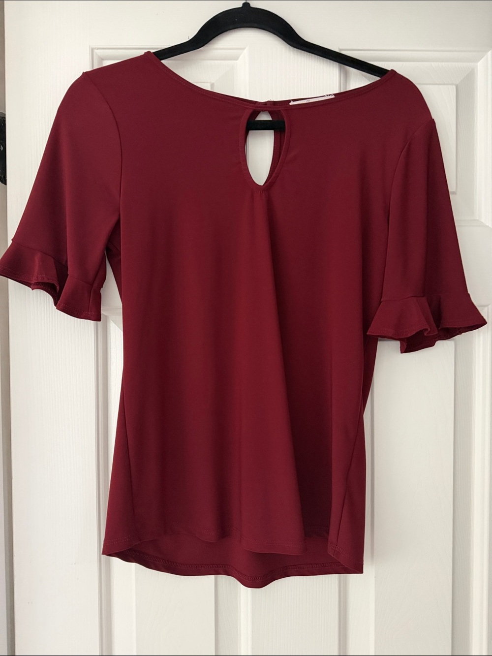 Women's Ruffle Sleeve Keyhole Top - Burgundy